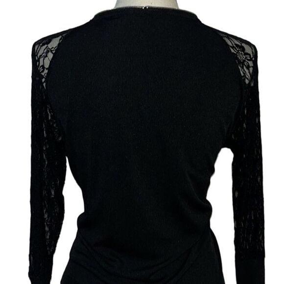 Ribbed Lace Contrast Blouse - Picture 8 of 9